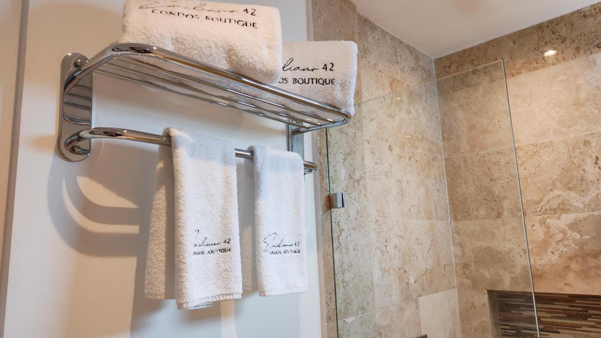 Emiliano 42 Boutique Apartahotel